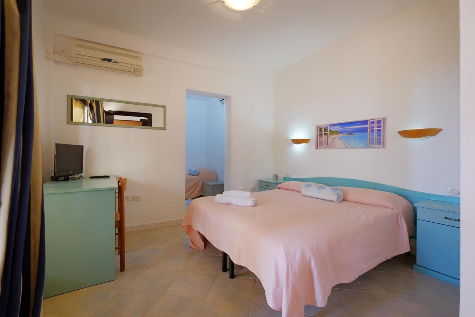 Su Nuraghe Hotell SantʼAnna Arresi Exteriör bild
