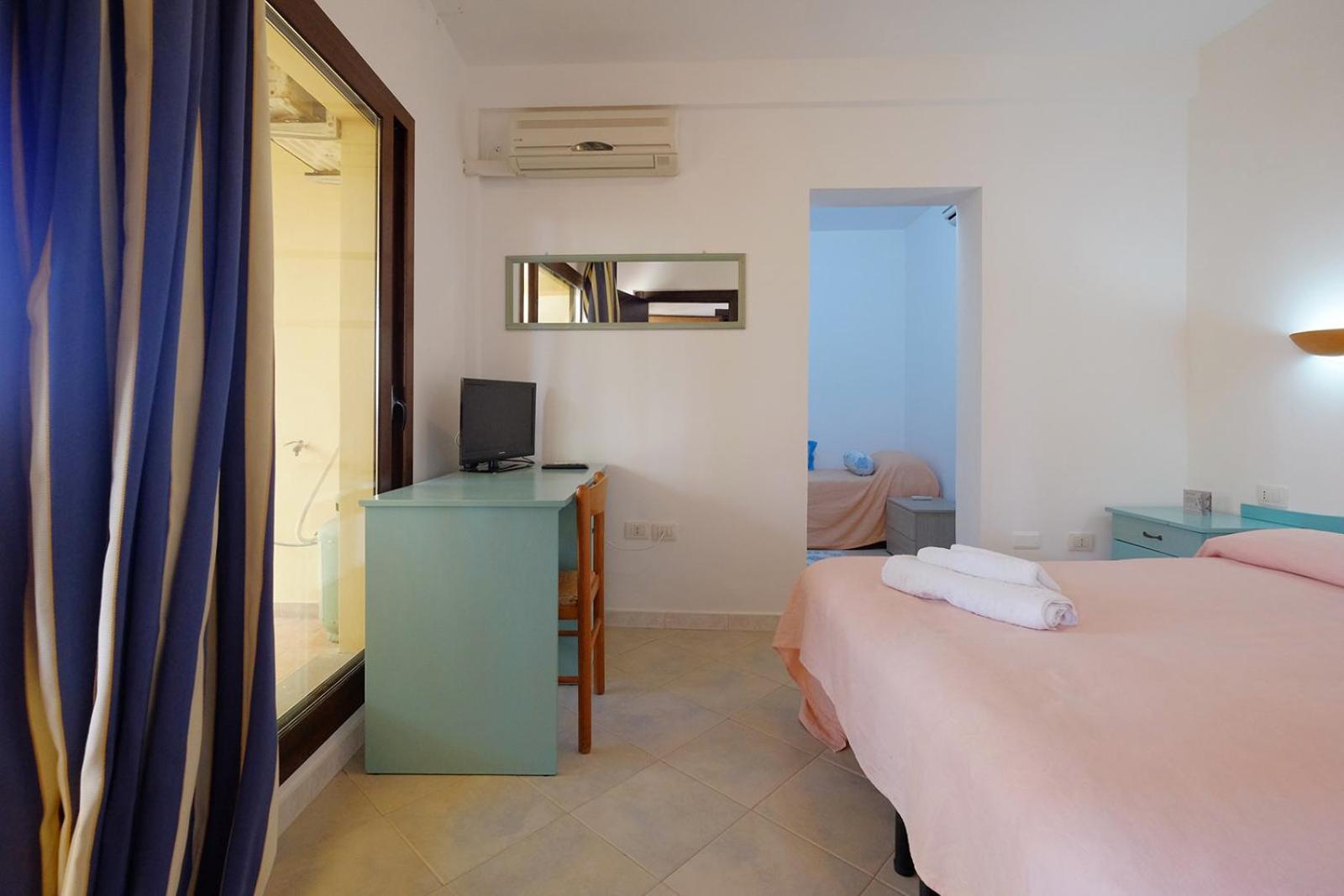 Su Nuraghe Hotell SantʼAnna Arresi Exteriör bild