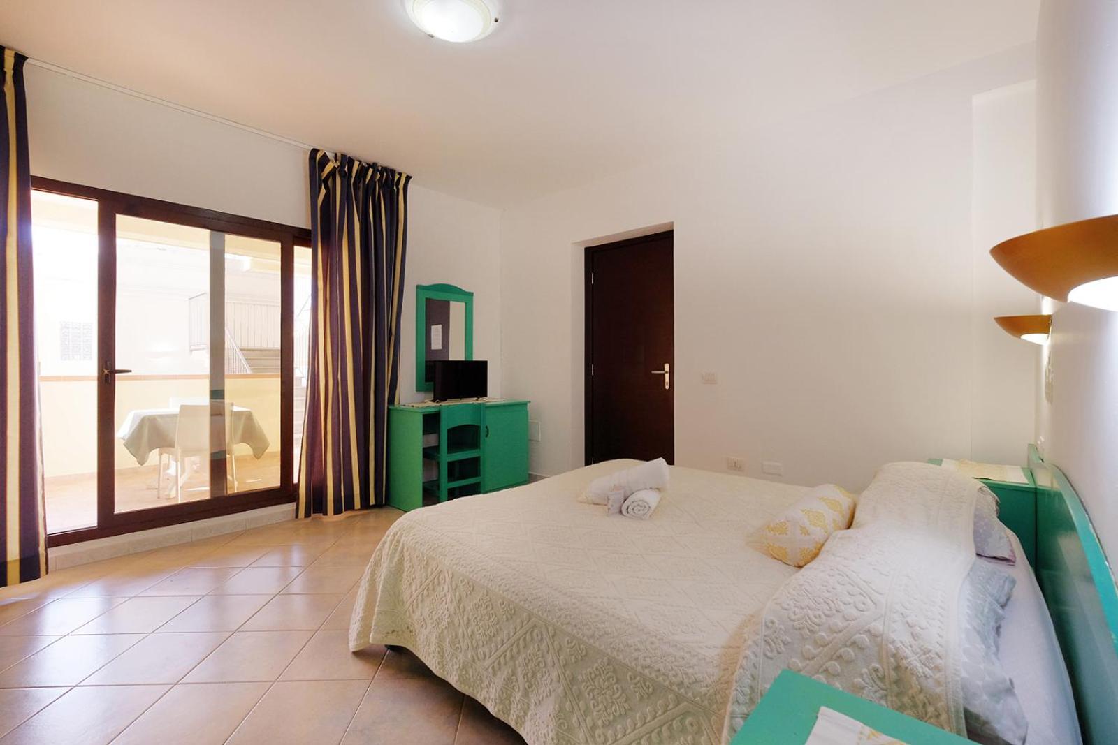 Su Nuraghe Hotell SantʼAnna Arresi Exteriör bild